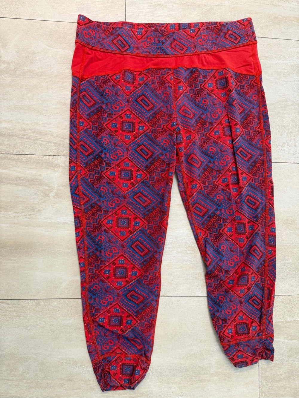 Women's Red Patterned Active Leggings